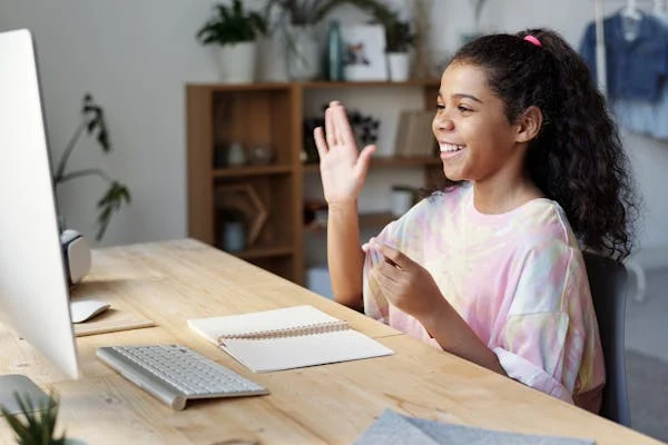 A girl learn online education on computer